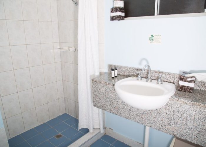 Cullen-Bay-Standard-Hotel-Room3